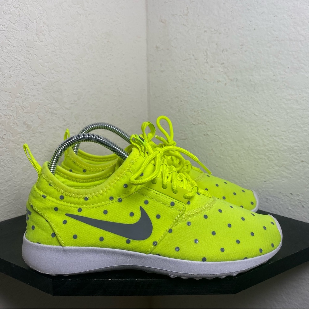 Nike juvenate neon yellow polka dot white